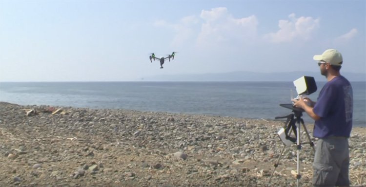 Vluchteling helpt nu met behulp van drones bij zoektocht naar drenkelingen