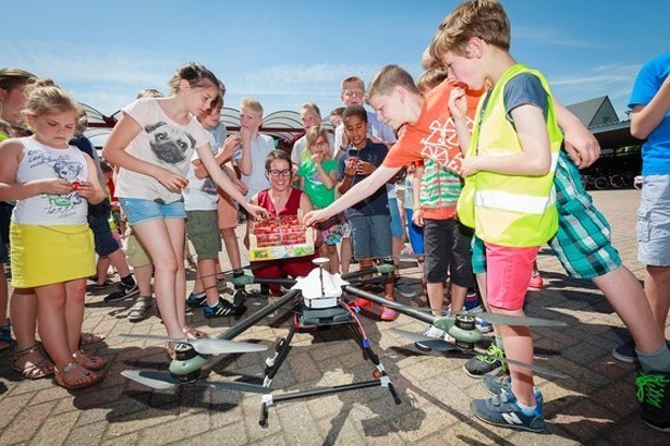 aardbeien-drones-basisschool-belgie