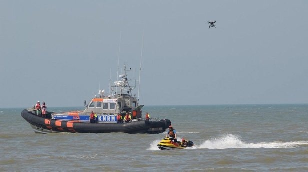 drone-sar-katwijk-2015-reddingsactie-aerialtronics-altura-zenith-dupla-vista-boot